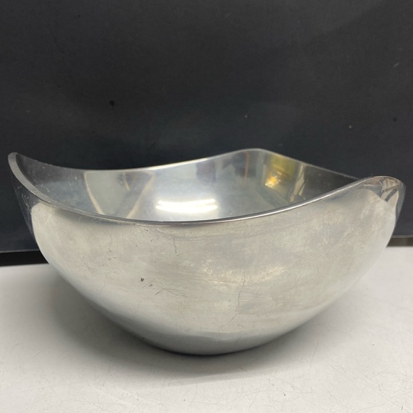 Nambé 527 Handmade Serving Bowl Tri Corner Dish Made of Aluminum Alloy Metal - Picture 3 of 11